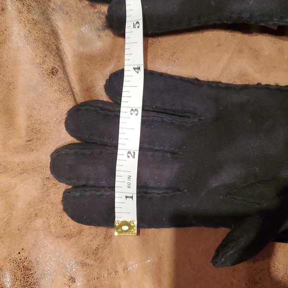 UGG genuine shearling gorgeous gloves! ladies size small in rich black. nwt. - Picture 8 of 11